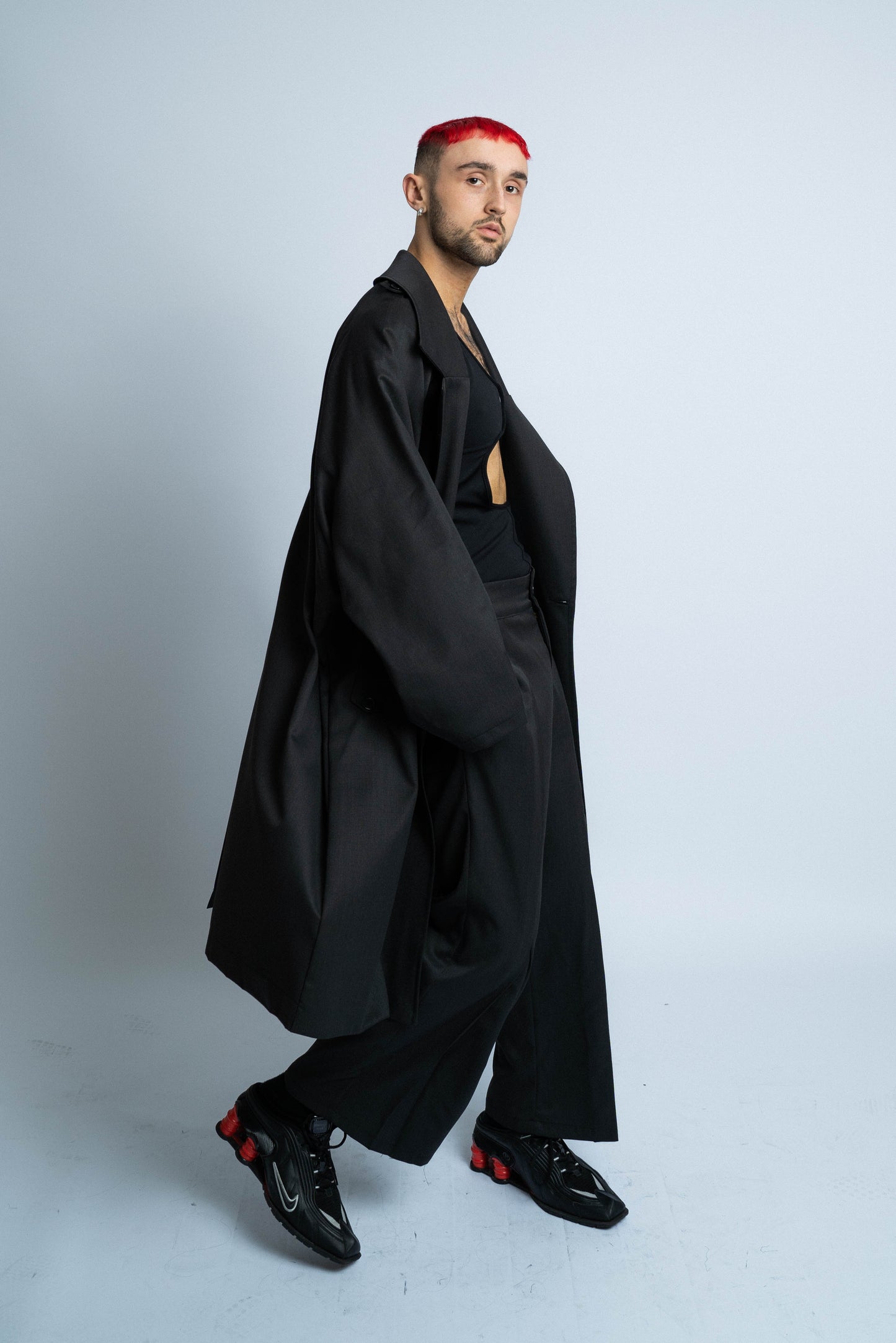P7417 HERMAPHRODITE, LONG UNISEX COAT WITH ADJUSTBLE STRAPS TO ROLL UP THE SLEEVES, BLACK, SIZE ONE SIZE FIT
